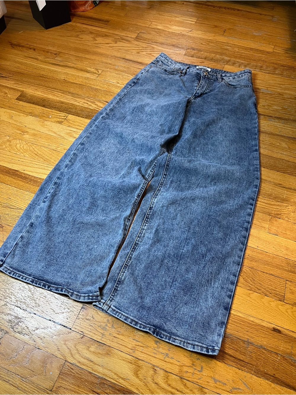 Almost Famous Wide-Leg Jeans in Washed Blue Denim